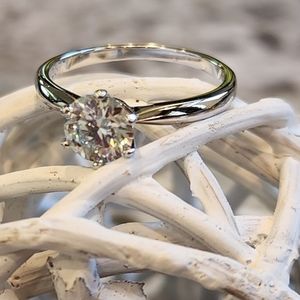 Engagement ring, 1 carat Moissante, size 7, brand new